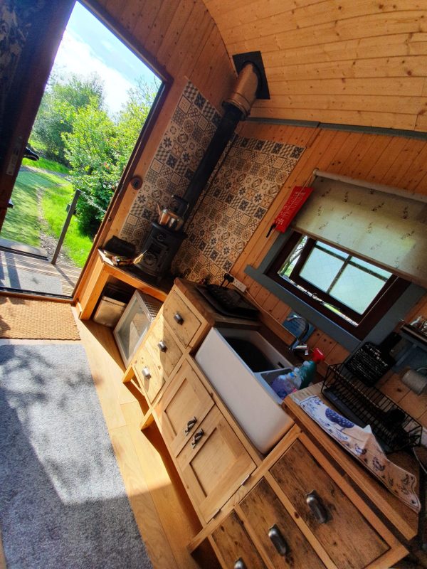 Hide and Sheep Shepherds Hut, Bradnop - Image 2