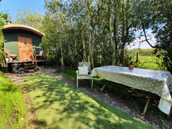 Hide and Sheep Shepherds Hut, Bradnop - Image 7