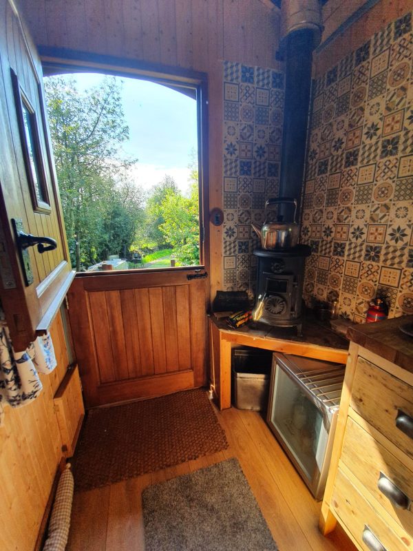 Hide and Sheep Shepherds Hut, Bradnop - Image 6