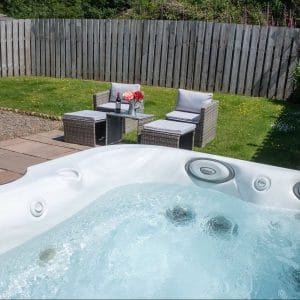 Oak Cottage | Elevated Reservoir Views | M2 Accessible | Private Hot Tub