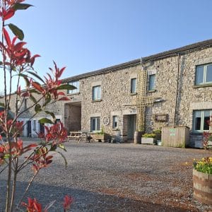 The Coach House | Stylish 3-Bed Mews Countryside Retreat | Courtyard Charm & Orchard Access 